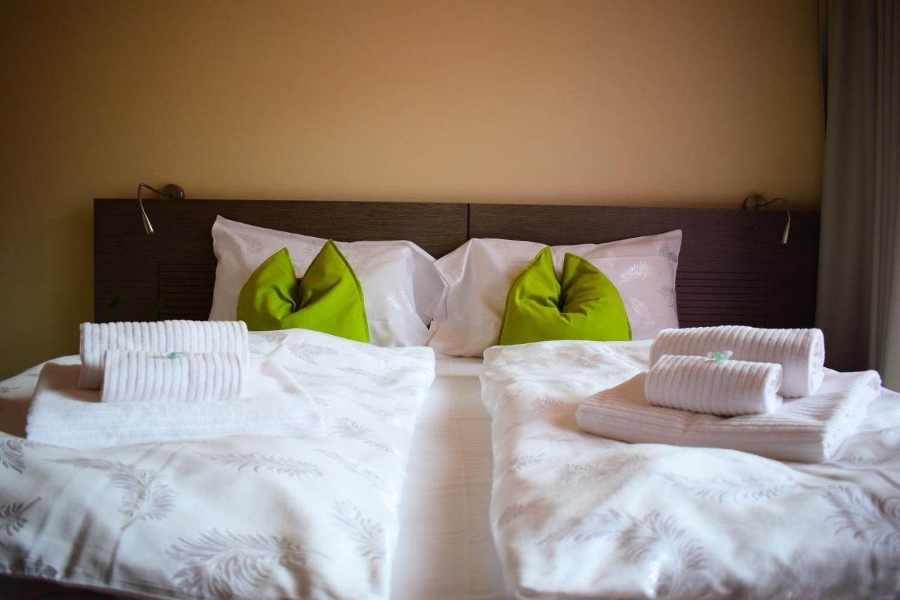 Hotel Kube Фольгария Экстерьер фото