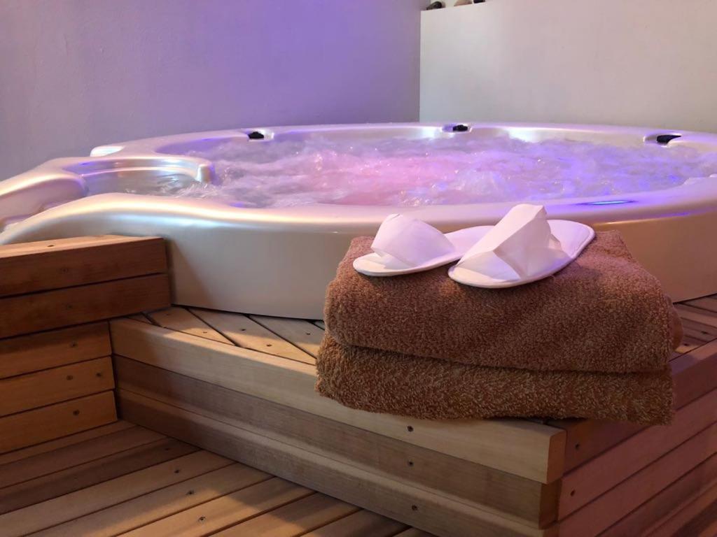 Hotel Kube Фольгария Экстерьер фото